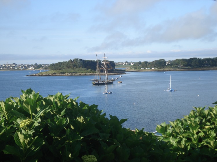 La Recouvrance au mouillage devant l'Aber Wrac'h