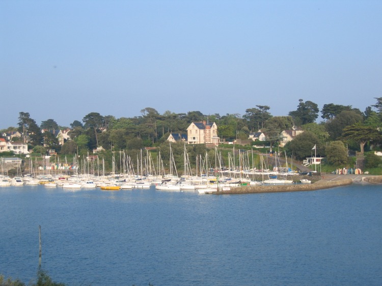 Mouillage � l'Est de l'entr�e du canal d'acc�s au vieux port
