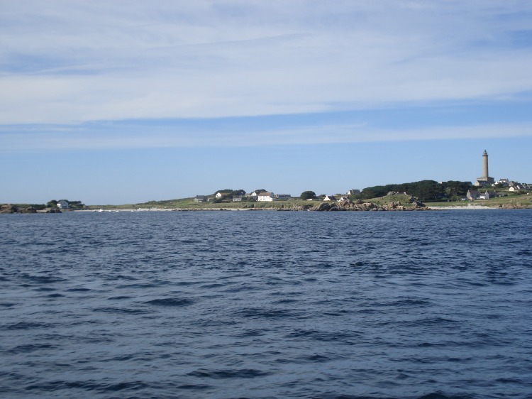 Dans le chenal, vue sur l'Ile de Batz