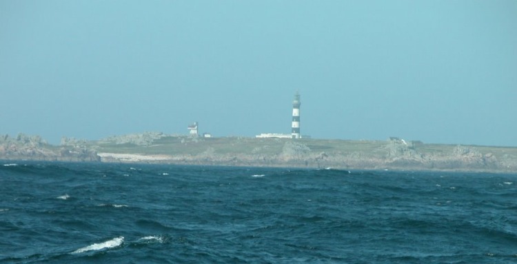 Phare du Crach,  terre dans le Nord Ouest de Ouessant